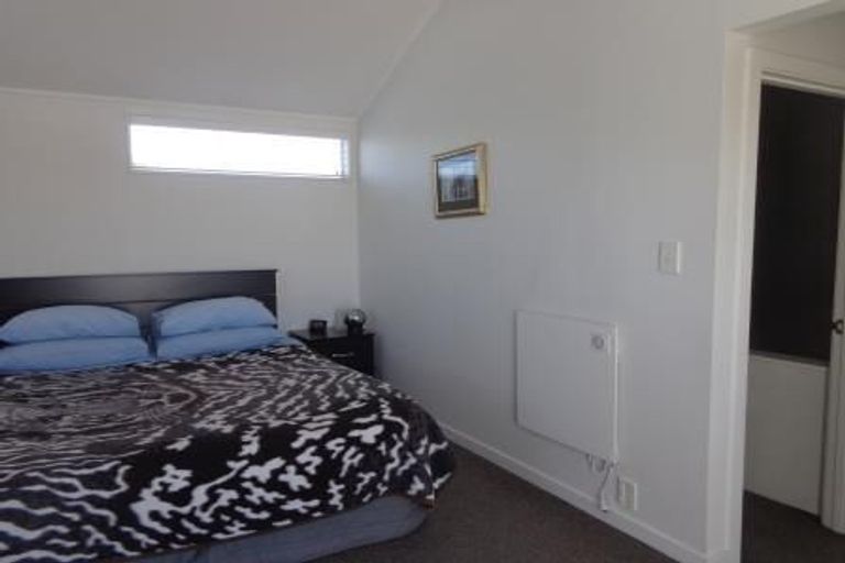 Photo of property in 18 Marina View Drive, West Harbour, Auckland, 0618