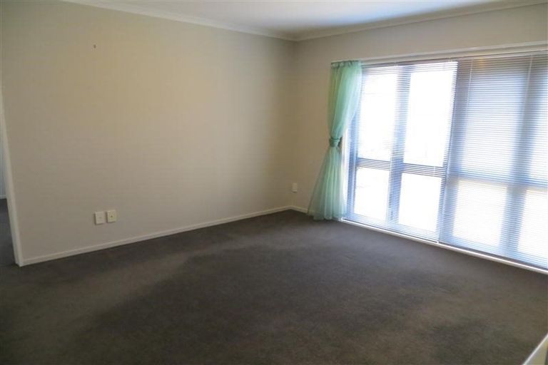 Photo of property in 28 Coventry Way, Long Bay, Auckland, 0630