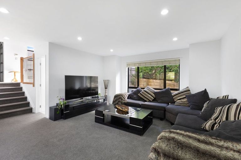Photo of property in 13 Stubbs Place, Fairview Heights, Auckland, 0632