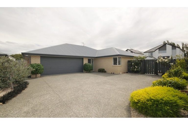 Photo of property in 19 Somerville Crescent, Aidanfield, Christchurch, 8025