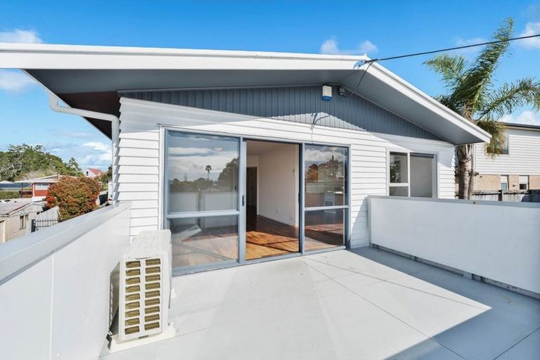 Photo of property in 3 Spargo Road, Massey, Auckland, 0614