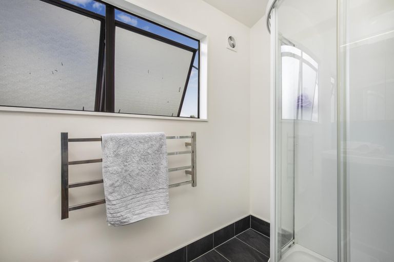 Photo of property in 14 Hadley Wood Drive, Wattle Downs, Auckland, 2103