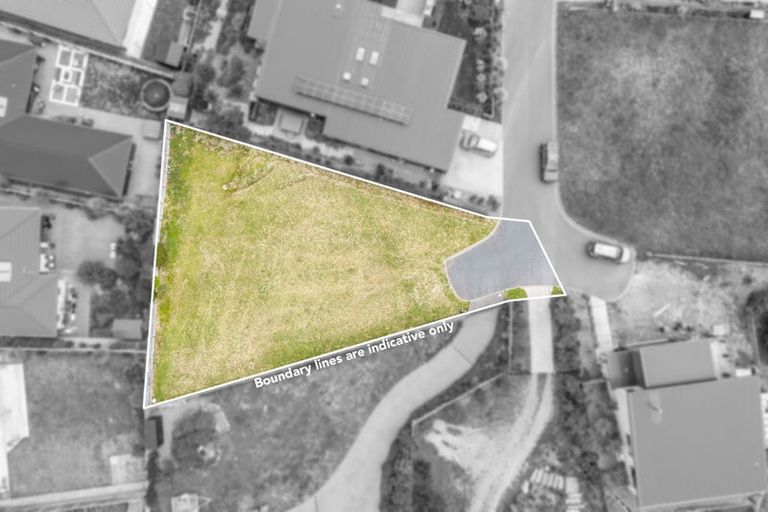 Photo of property in 10 Piwakawaka Way, Waikanae, 5036