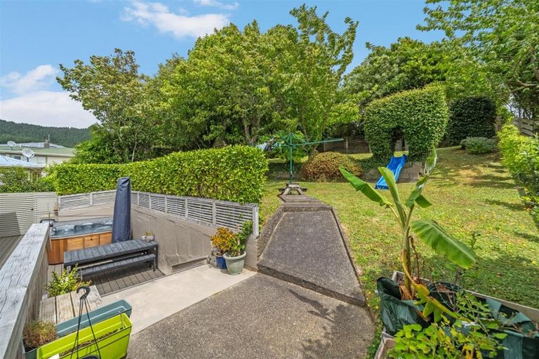 Photo of property in 76 Redwood Avenue, Tawa, Wellington, 5028