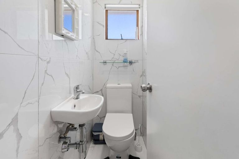 Photo of property in 13 Waari Avenue, Sunnyvale, Auckland, 0612