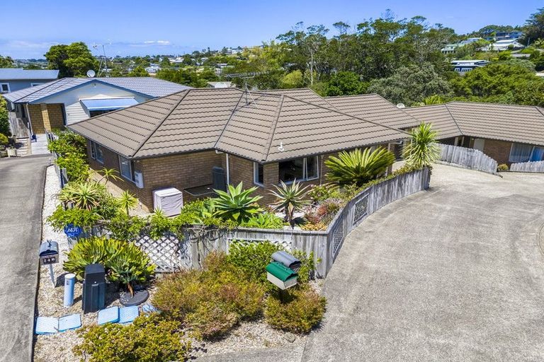 Photo of property in 1/22 Ellenbury Place, Stanmore Bay, Whangaparaoa, 0932