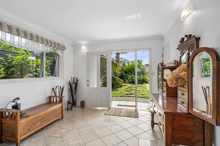 Photo of property in 31 Ocean View Road, Milford, Auckland, 0620