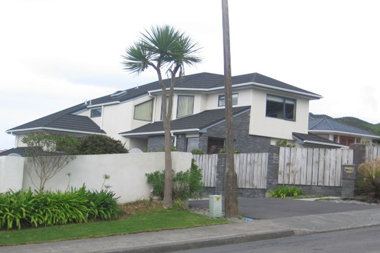 Photo of property in 15 Meadowcroft Grove, Johnsonville, Wellington, 6037
