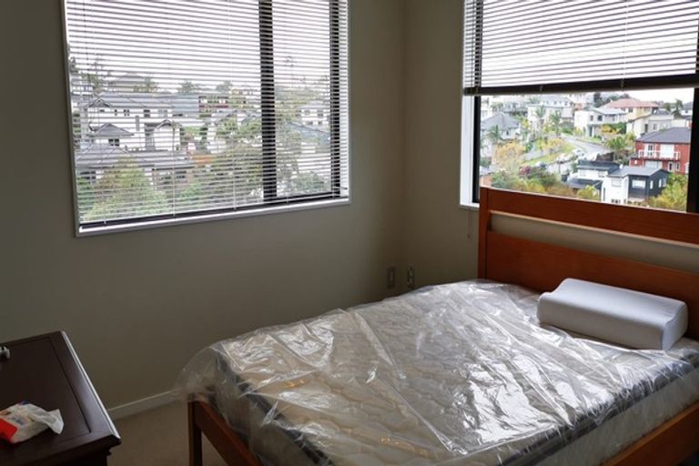 Photo of property in 34 Namsan Close, Fairview Heights, Auckland, 0632