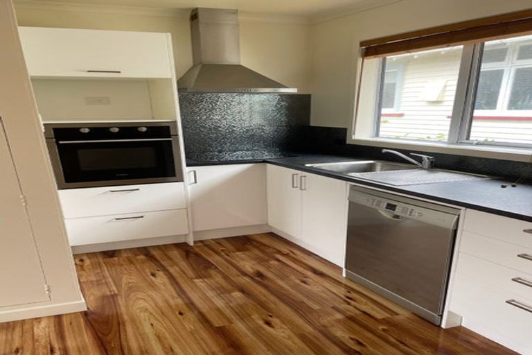 Photo of property in 32 Hine Street, New Plymouth, 4310