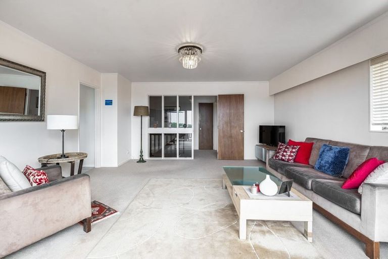 Photo of property in 2/7 Sandford Street, Campbells Bay, Auckland, 0630