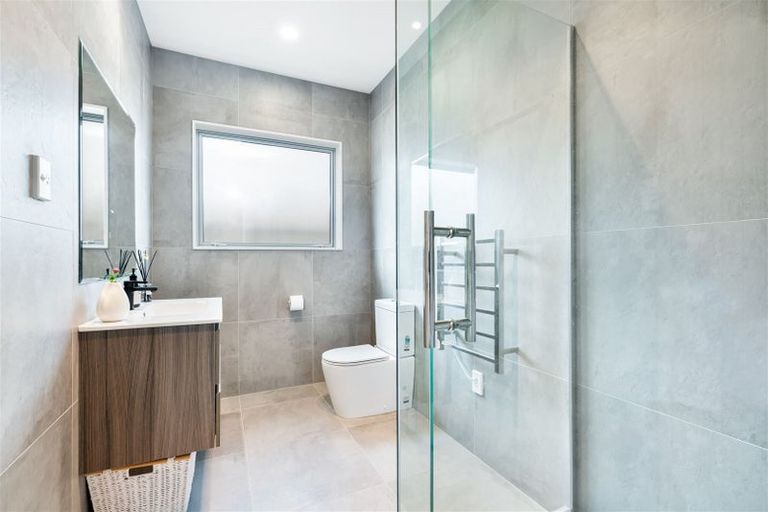 Photo of property in 13 Walter Ruddock Avenue, Kumeu, 0810