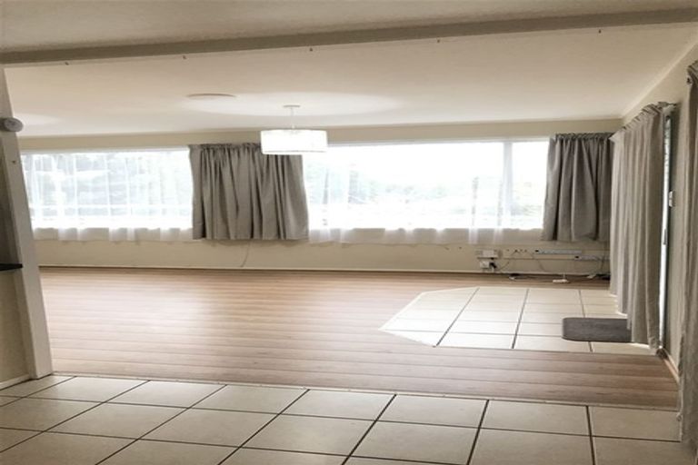 Photo of property in 134 Waimumu Road, Massey, Auckland, 0614