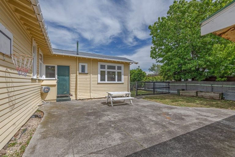 Photo of property in 6 Kowhai Avenue, Takaro, Palmerston North, 4410