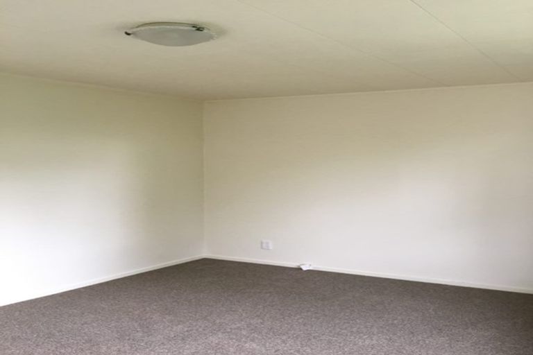 Photo of property in 60 Lavelle Road, Henderson, Auckland, 0612