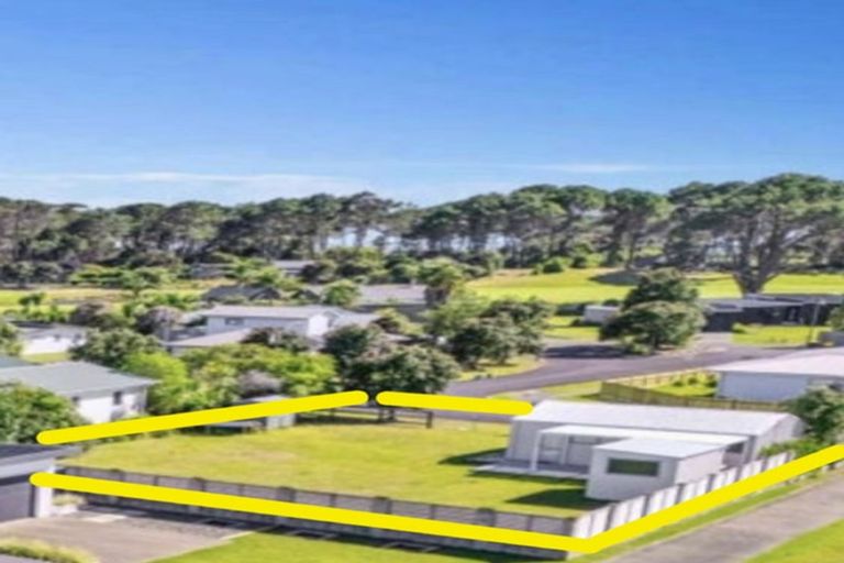 Photo of property in 141 Kelly Jade Avenue, Matarangi, Whitianga, 3592
