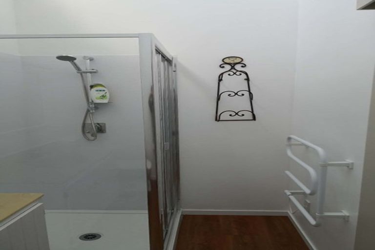 Photo of property in 2/6 Bellbird Rise, Murrays Bay, Auckland, 0630