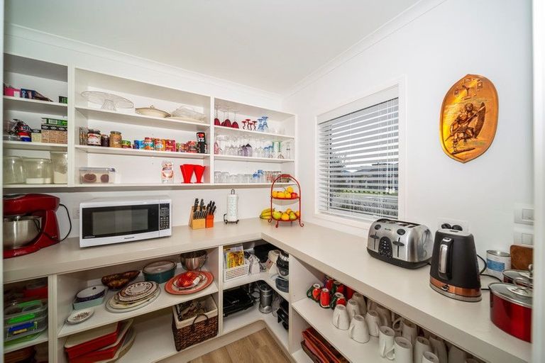 Photo of property in 53 Links Drive, Waiwhakaiho, New Plymouth, 4312