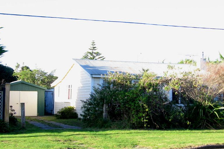 Photo of property in 29 Rauparaha Street, Waikanae Beach, Waikanae, 5036