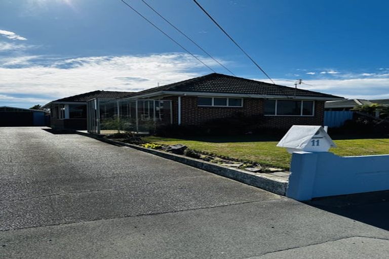 Photo of property in 11 Lyndhurst Crescent, Aranui, Christchurch, 8061