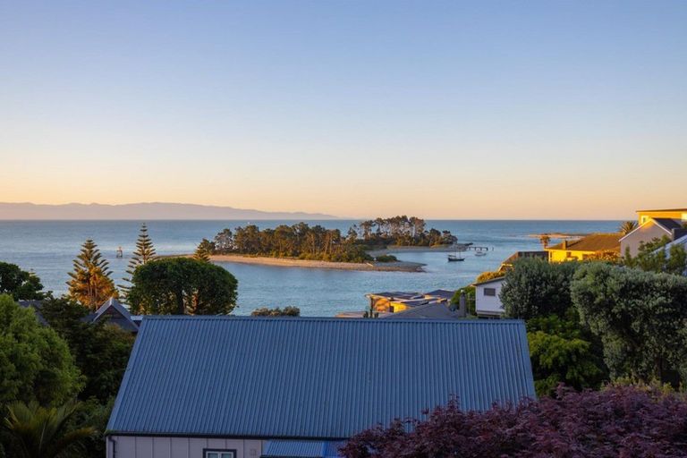 Photo of property in 2 The Cliffs, Britannia Heights, Nelson, 7010