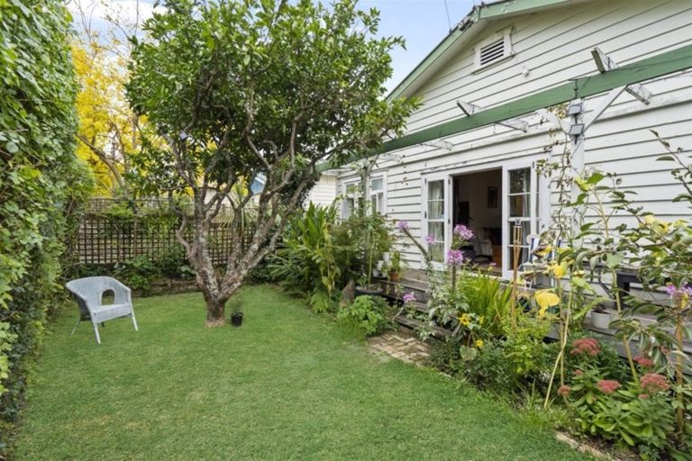Photo of property in 44 Alberta Street, Point Chevalier, Auckland, 1022
