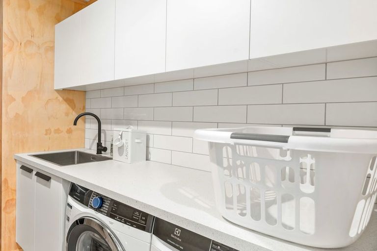 Photo of property in 3 Tomtit Crescent, Lake Hawea, Wanaka, 9382