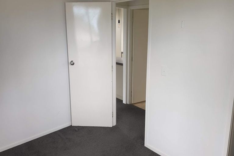 Photo of property in 5 Rapaki Place, Te Atatu Peninsula, Auckland, 0610