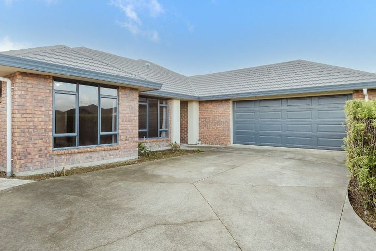Photo of property in 17 Brooklyn Heights Drive, Kelvin Grove, Palmerston North, 4414