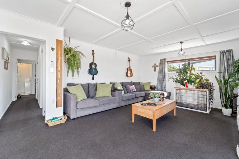 Photo of property in 2/930 Whangaparaoa Road, Manly, Whangaparaoa, 0930