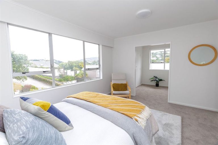 Photo of property in 34 Glanmire Road, Newlands, Wellington, 6037