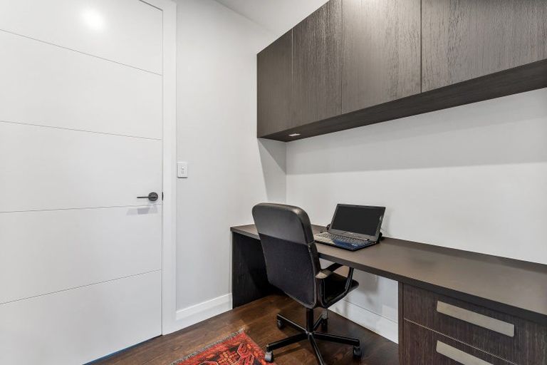 Photo of property in 32 Sandpiper Avenue, Point Wells, 0986