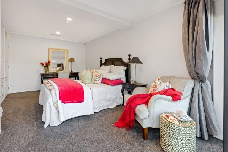 Photo of property in 2/24 Selwyn Road, Cockle Bay, Auckland, 2014