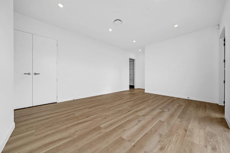 Photo of property in 28 Korowhiti Road, Clarks Beach, 2122