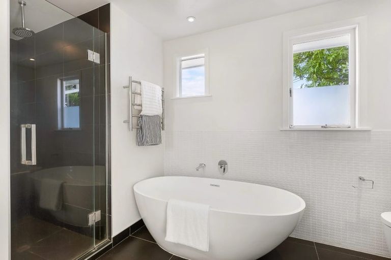 Photo of property in 40 Paragon Avenue, Beach Haven, Auckland, 0626