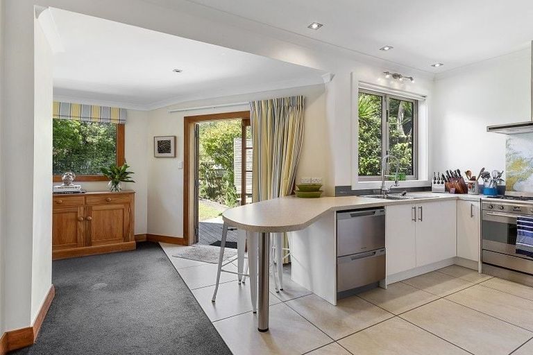 Photo of property in 9 Albemarle Road, Northland, Wellington, 6012