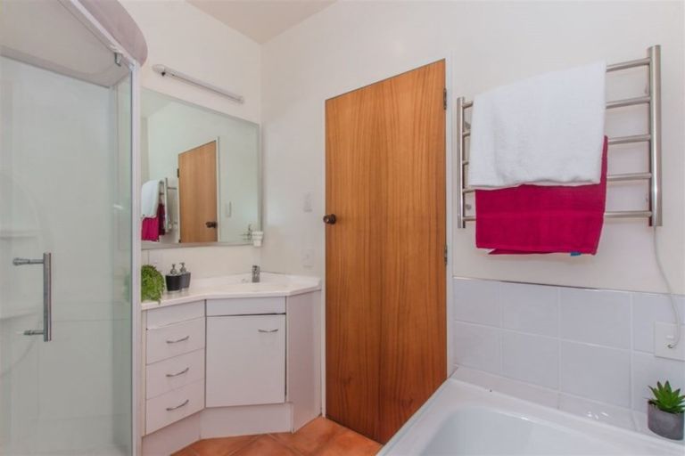 Photo of property in 76a Wai-iti Crescent, Woburn, Lower Hutt, 5010