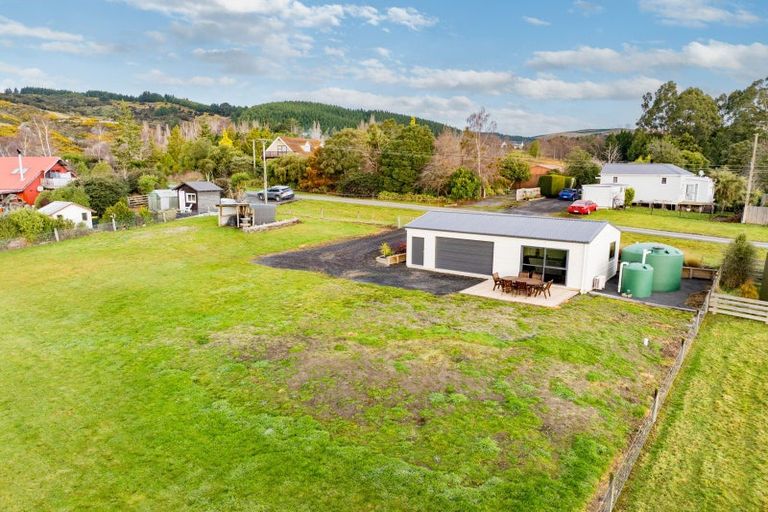 Photo of property in 28 Lakeview Street, Waihola, 9073