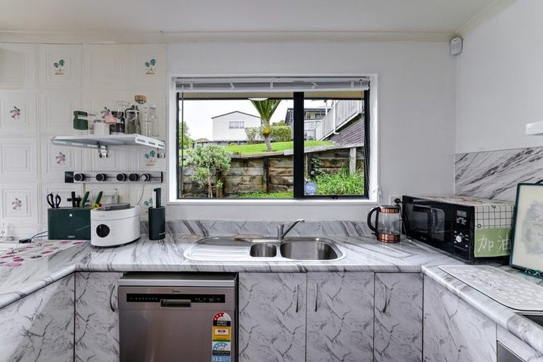 Photo of property in 115c Woodglen Road, Glen Eden, Auckland, 0602