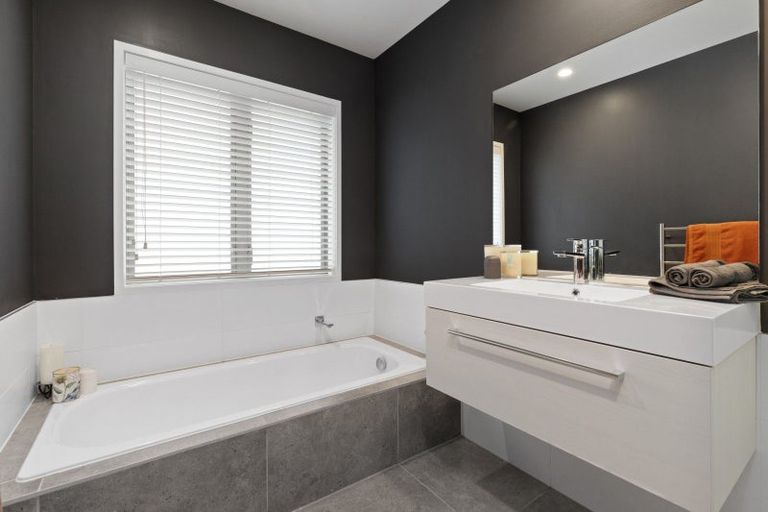 Photo of property in 11 Knoll Rise, Pukekohe, 2120