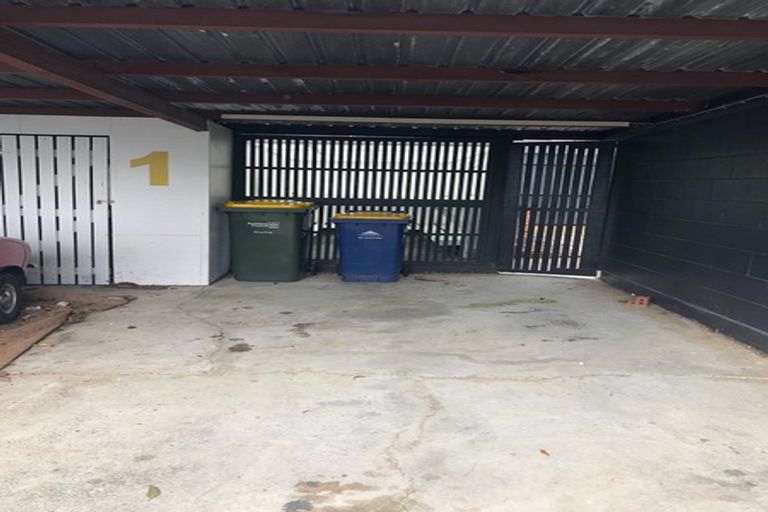 Photo of property in 1/125a Birkdale Road, Birkdale, Auckland, 0626