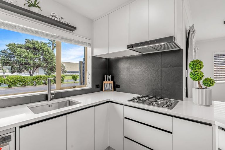 Photo of property in 5 Moravale Lane, Flat Bush, Auckland, 2016