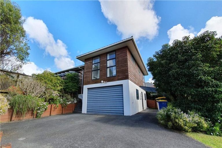 Photo of property in 12 Cherub Place, West Harbour, Auckland, 0618