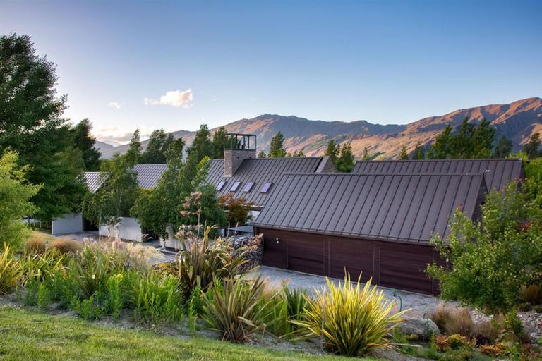 Photo of property in 8 Bendemeer Lane, Lake Hayes, Queenstown, 9371