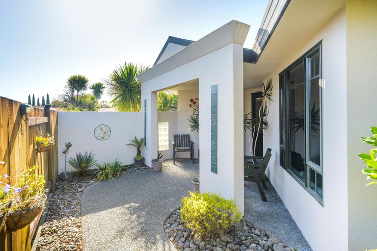 Photo of property in 39 Logan Way, Kelvin Grove, Palmerston North, 4414