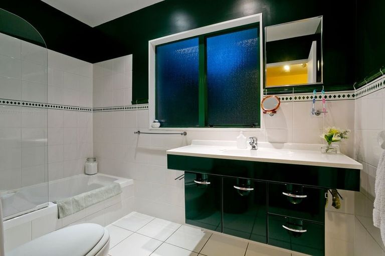 Photo of property in 1/6 Carlisle Road, Browns Bay, Auckland, 0630