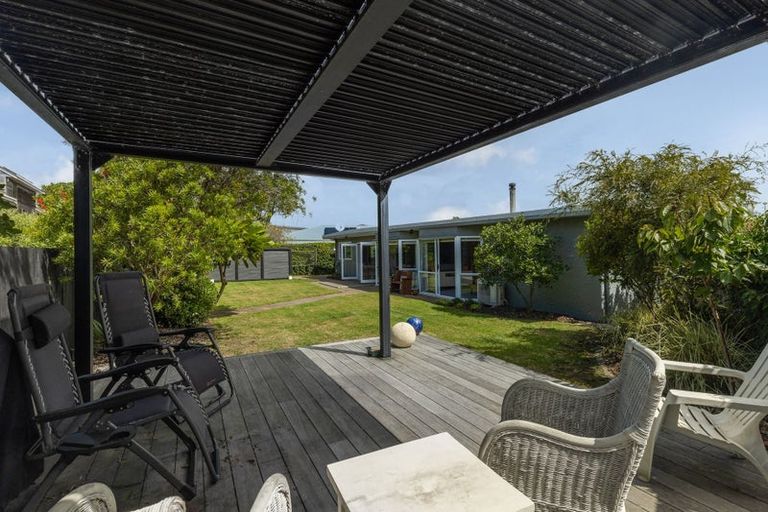 Photo of property in 4 Nuhaka Place, Paraparaumu Beach, Paraparaumu, 5032