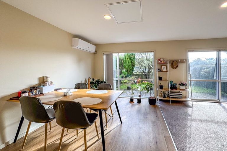 Photo of property in 7/78 Fernhill Way, Oteha, Auckland, 0632