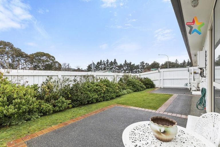 Photo of property in 49 Woodland Mews, Wainuiomata, Lower Hutt, 5014