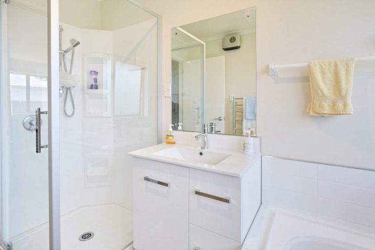 Photo of property in 14 Royal Park Drive, Parklands, Christchurch, 8083